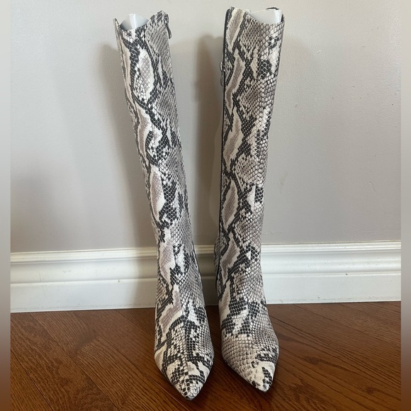 Snake Print Boot Size 37 - Black and White - Picture 3 of 5